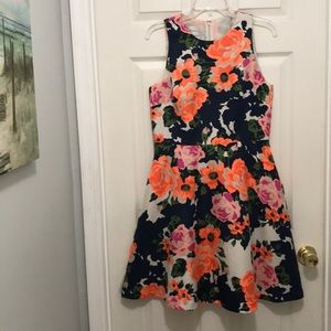Fall Pretty Donna Morgan Tropical Midi Dress. Size 8. Bust 36”.